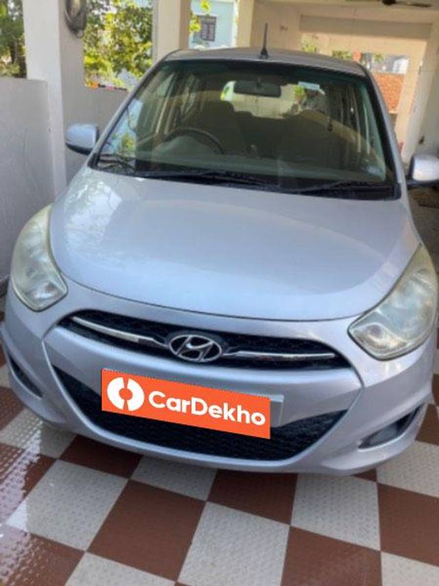 https://images10.gaadi.com/usedcar_image/3641363/original/processed_feb36aed-c22b-46e9-9ad8-43457fad314c.jpeg?imwidth=6400