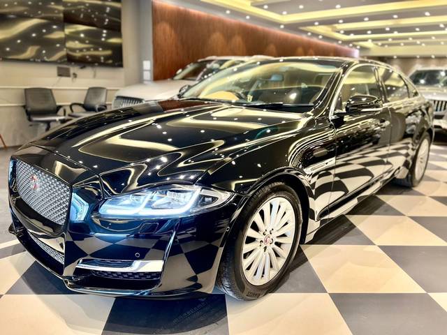 https://images10.gaadi.com/usedcar_image/3641407/original/img2900762__used_car_2900762_1698383911.jpg?imwidth=6401
