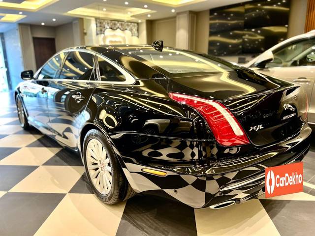 https://images10.gaadi.com/usedcar_image/3641407/original/processed_img2900762__used_car_2900762_1698383919.jpg?imwidth=6400
