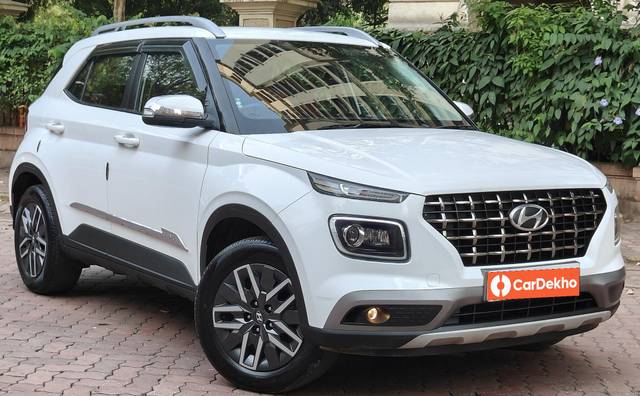 https://images10.gaadi.com/usedcar_image/3641424/original/processed_img2900770__used_car_2900770_1698384637.jpg?imwidth=6400