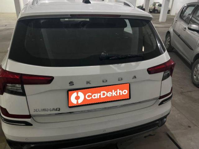 https://images10.gaadi.com/usedcar_image/3641474/original/processed_f8d7705b-bebf-480f-aac5-1af4d842668e.jpeg?imwidth=6400