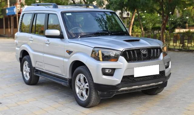 https://images10.gaadi.com/usedcar_image/3641511/original/processed_d1de6815669476bdc89e4219ddd2e282.jpg?imwidth=6400