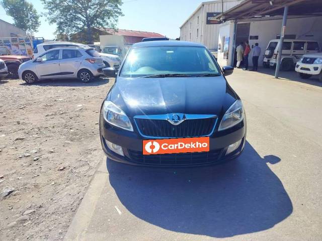https://images10.gaadi.com/usedcar_image/3641516/original/processed_6d9c4d78-6706-4a32-842c-784ad1f342a7.jpeg?imwidth=6400