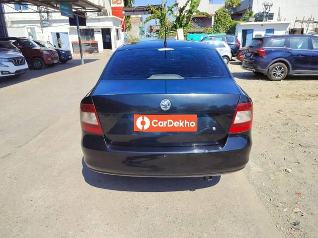 https://images10.gaadi.com/usedcar_image/3641516/original/processed_93497c64-ee38-4dbe-9a6c-a7260cea9ca7.jpeg?imwidth=6401