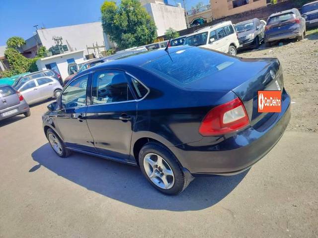 https://images10.gaadi.com/usedcar_image/3641516/original/processed_eab4278d-da9c-4faa-8eeb-c37f9200d1eb.jpeg?imwidth=6402