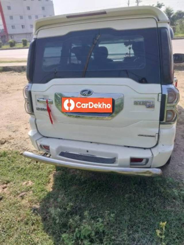 https://images10.gaadi.com/usedcar_image/3641526/original/processed_ba562c57-5ada-445d-8c00-9f443739de24.jpg?imwidth=6402