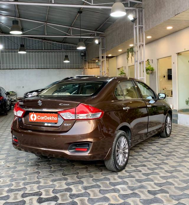 https://images10.gaadi.com/usedcar_image/3641540/original/processed_img2900833__used_car_2900833_1698388368.jpg?imwidth=6402