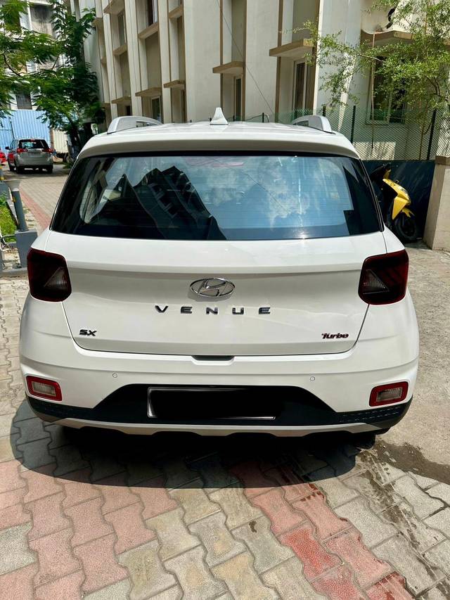 https://images10.gaadi.com/usedcar_image/3641618/original/processed_img2900867__used_car_2900867_1698390412.jpg?imwidth=6402