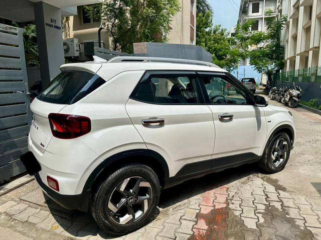 https://images10.gaadi.com/usedcar_image/3641618/original/processed_img2900867__used_car_2900867_1698390413.jpg?imwidth=6401