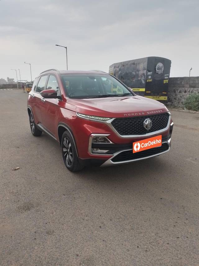 https://images10.gaadi.com/usedcar_image/3641634/original/processed_img2900877__used_car_2900877_1698390928.jpg?imwidth=6400