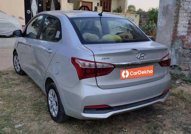 https://images10.gaadi.com/usedcar_image/3641643/original/processed_58e92b57-8ce6-43f5-8fa7-944ae8792815.jpg?imwidth=6402