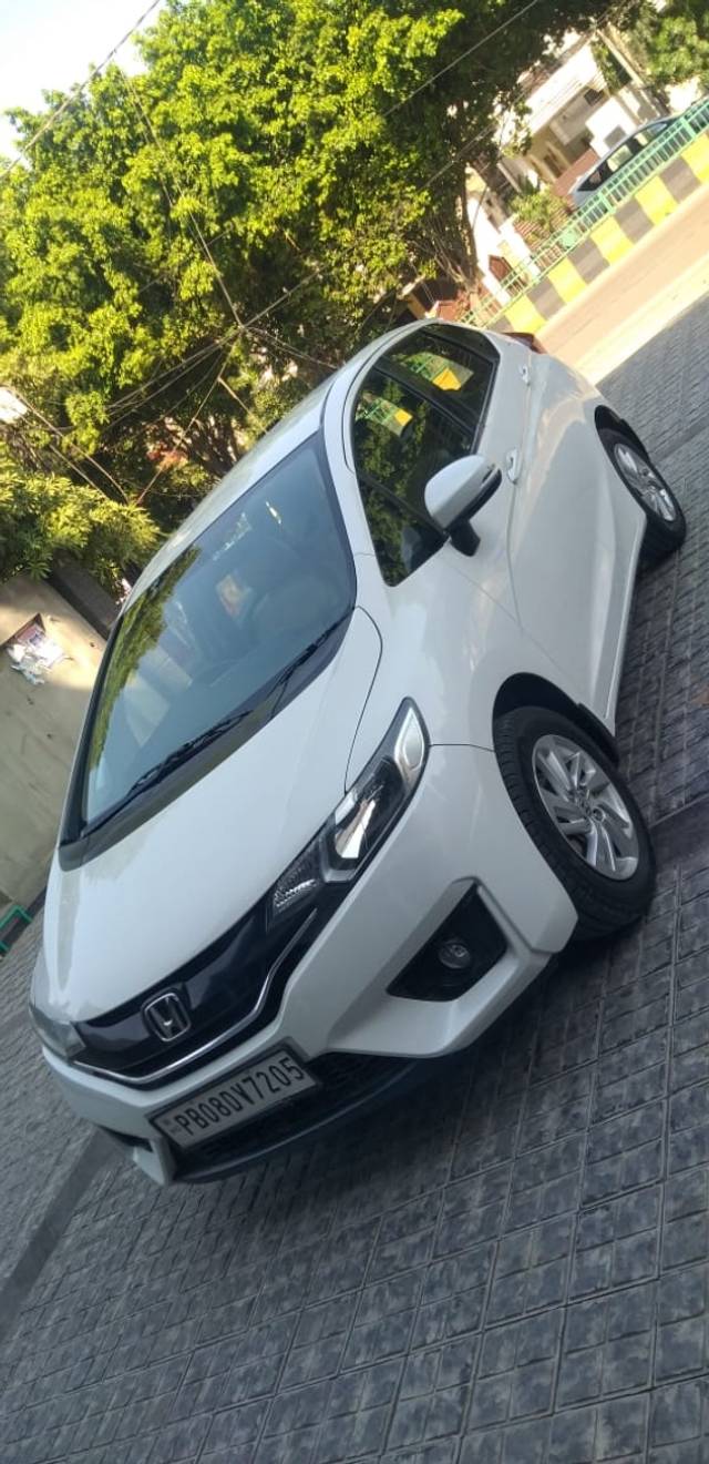 https://images10.gaadi.com/usedcar_image/3641944/original/590785__front_right_view-20231025145315.jpg?imwidth=6400