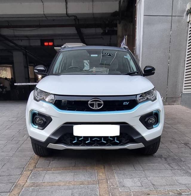 https://images10.gaadi.com/usedcar_image/3642003/original/processed_img2901086__usedcar_whatsappimage2023_01_13at123337_copy_1301698401744_1698401879.jpeg?imwidth=6400