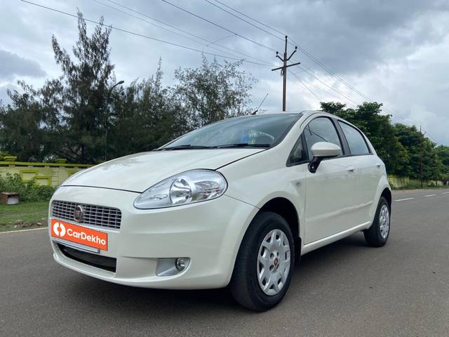 https://images10.gaadi.com/usedcar_image/3642036/original/processed_img2901107__used_car_2901107_1698402520.jpg?imwidth=6400