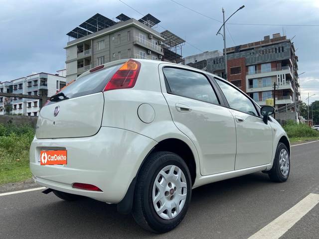 https://images10.gaadi.com/usedcar_image/3642036/original/processed_img2901107__used_car_2901107_1698402531.jpg?imwidth=6402