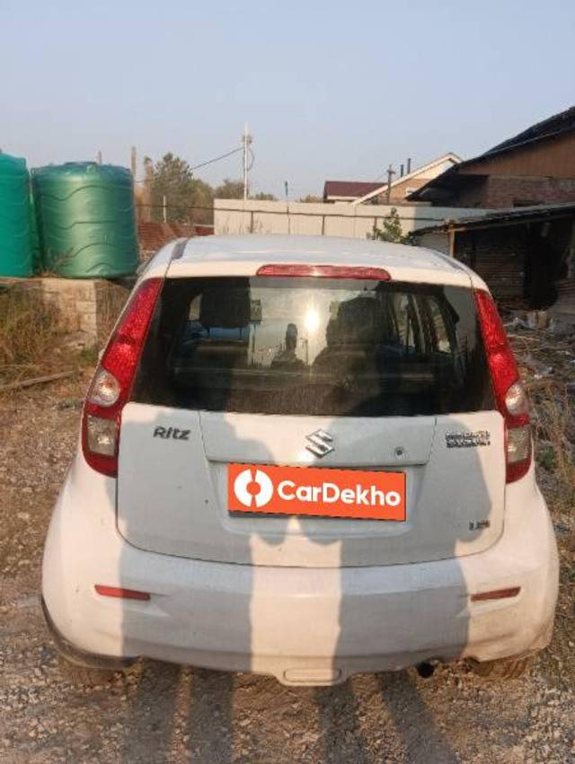 https://images10.gaadi.com/usedcar_image/3642123/original/processed_ce2b8918-8a98-4a6f-9c8a-076b27a6daa8.jpg?imwidth=6401