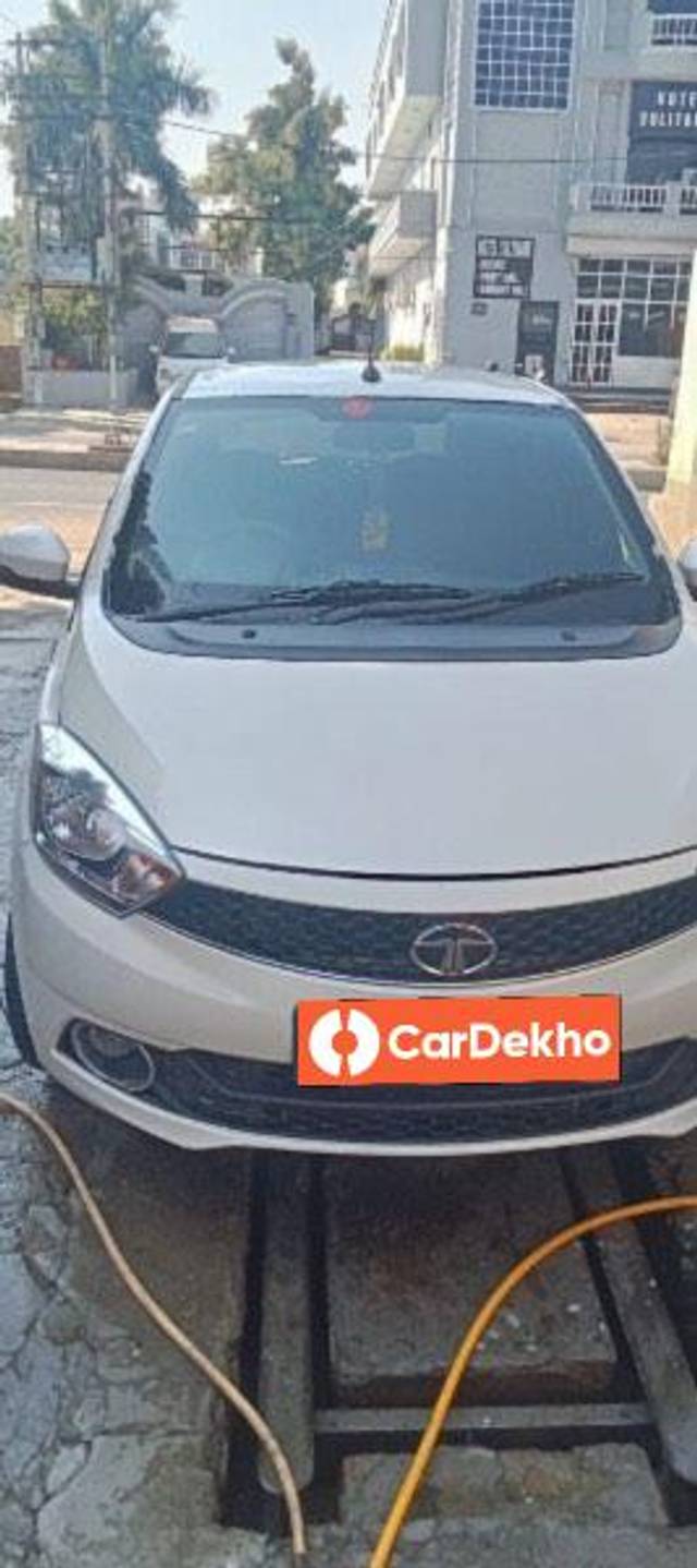 https://images10.gaadi.com/usedcar_image/3642130/original/processed_0847d08b-3dca-404c-9675-865b7bc28f15.jpeg?imwidth=6401