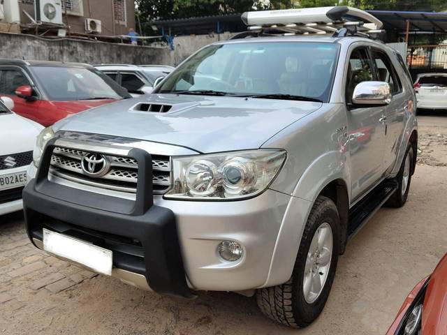 https://images10.gaadi.com/usedcar_image/3642256/original/processed_img2901240__used_car_2901240_1698407938.jpg?imwidth=6400
