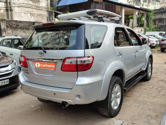 https://images10.gaadi.com/usedcar_image/3642256/original/processed_img2901240__used_car_2901240_1698407941.jpg?imwidth=6401
