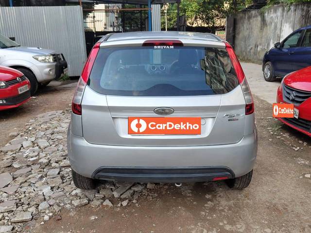 https://images10.gaadi.com/usedcar_image/3642263/original/processed_img2901244__used_car_2901244_1698408057.jpg?imwidth=6402