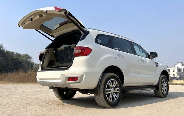 https://images10.gaadi.com/usedcar_image/3642267/original/processed_img2901246__used_car_2901246_1698408196.JPG?imwidth=6402