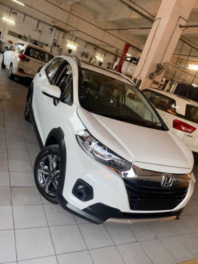 https://images10.gaadi.com/usedcar_image/3642405/original/processed_3f5ccbdd-2257-47b3-976e-79309a921041.jpeg?imwidth=6401