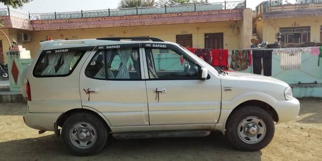 https://images10.gaadi.com/usedcar_image/3642576/original/processed_c549f496-3712-4de0-bd9b-592710ebf65a.jpg?imwidth=6401