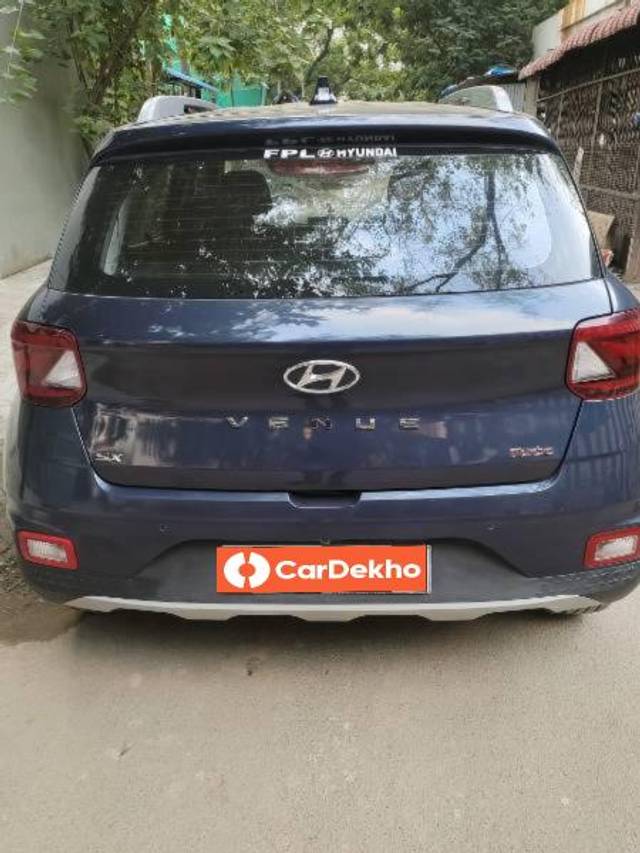 https://images10.gaadi.com/usedcar_image/3642676/original/processed_35d168cc-2fa3-43c9-b7c4-8dfa5ea30c01.jpg?imwidth=6401
