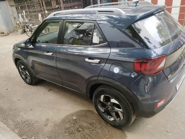 https://images10.gaadi.com/usedcar_image/3642676/original/processed_d24b4cd5-a384-420e-8614-c7be43014e1b.jpg?imwidth=6402