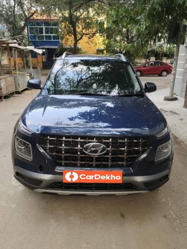 https://images10.gaadi.com/usedcar_image/3642676/original/processed_ec8152bc-757a-4897-9e1f-06129665f98e.jpg?imwidth=6400