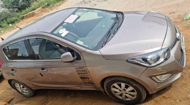 https://images10.gaadi.com/usedcar_image/3642901/original/processed_a5fc9b84-0ce1-4621-adee-aa062dd6ab23.jpg?imwidth=6401