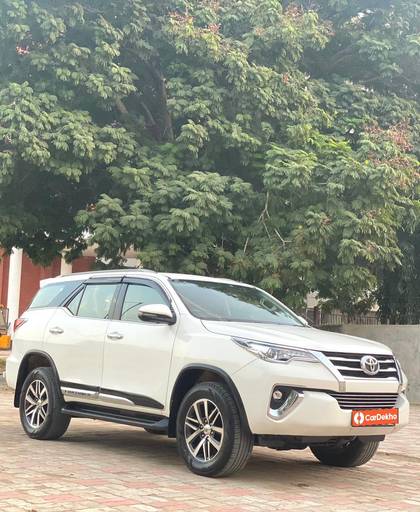 Toyota Fortuner 2.8 4WD MT Toyota Fortuner 2.8 4WD MT