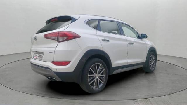 https://images10.gaadi.com/usedcar_image/3643044/original/img2901528__used_car_2901528_1698467042.jpg?imwidth=6401