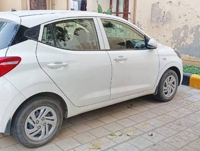 https://images10.gaadi.com/usedcar_image/3643055/original/processed_31c26f86-59e8-4cf5-a47a-753ecd69322f.jpg?imwidth=6401
