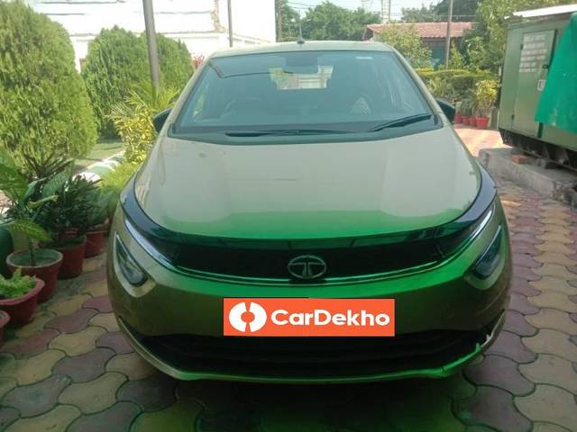 https://images10.gaadi.com/usedcar_image/3643178/original/processed_86f661f6-58bc-4d96-b5d8-5fa403251e01.jpeg?imwidth=6400