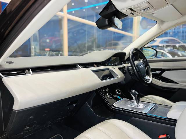 https://images10.gaadi.com/usedcar_image/3643184/original/img2901600__used_car_2901600_1698471465.jpg?imwidth=6401