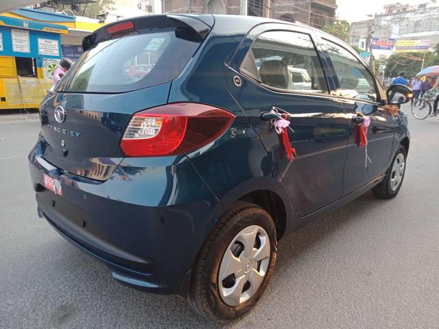 https://images10.gaadi.com/usedcar_image/3643268/original/processed_img2901628__used_car_2901628_1698474076.jpg?imwidth=6401