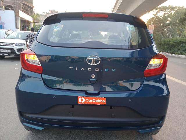 https://images10.gaadi.com/usedcar_image/3643268/original/processed_img2901628__used_car_2901628_1698474077.jpg?imwidth=6402