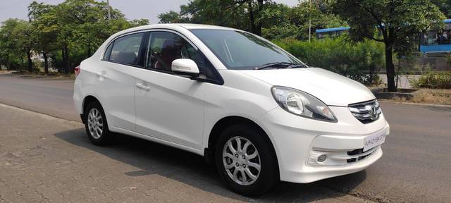 https://images10.gaadi.com/usedcar_image/3643273/original/processed_img2901631__used_car_2901631_1698474145.jpg?imwidth=6400