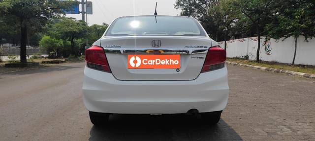 https://images10.gaadi.com/usedcar_image/3643273/original/processed_img2901631__used_car_2901631_1698474158.jpg?imwidth=6402