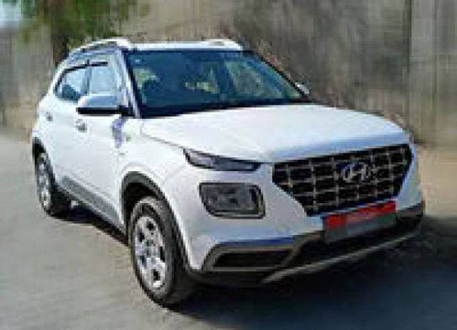 https://images10.gaadi.com/usedcar_image/3643497/original/5adf4963255fe46cf57bed2bffac9599.png?imwidth=6400