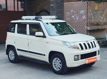 Mahindra TUV 300 mHAWK100 T8 AMT Mahindra TUV 300 mHAWK100 T8 AMT