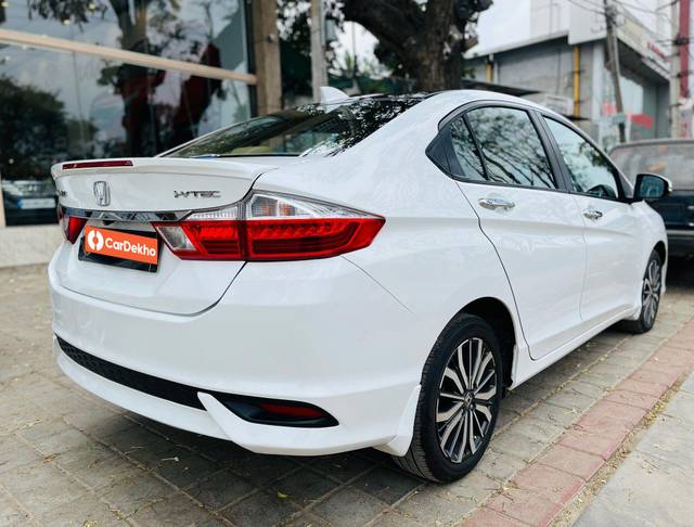 https://images10.gaadi.com/usedcar_image/3643627/original/processed_img2901855__used_car_2901855_1698482868.jpg?imwidth=6401