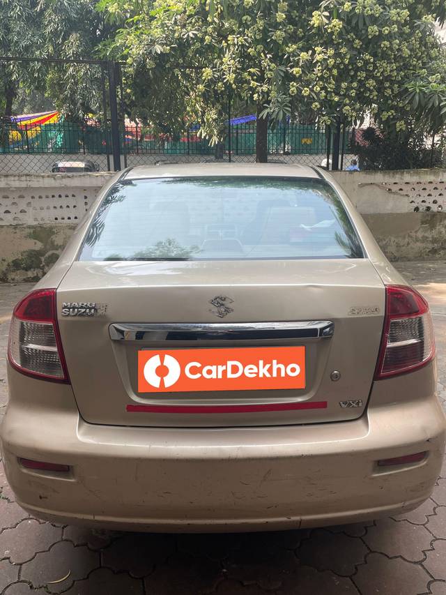 https://images10.gaadi.com/usedcar_image/3643664/original/processed_e142f0f9-c8ae-4dab-a0a5-12da4b775640.jpg?imwidth=6402