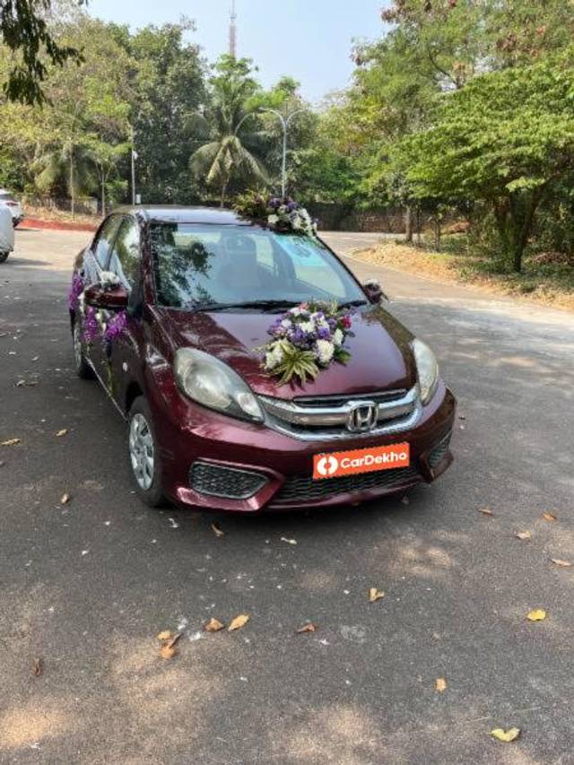 https://images10.gaadi.com/usedcar_image/3643674/original/processed_482b38ec-9a82-41b2-8c6a-22794685096b.jpg?imwidth=6400