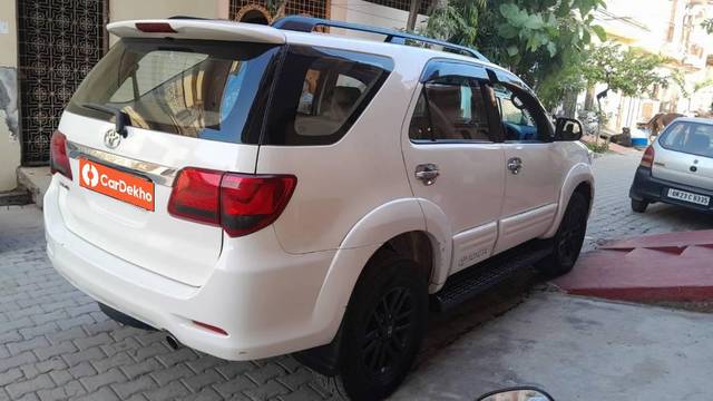 https://images10.gaadi.com/usedcar_image/3643713/original/processed_6834cf56-ee18-44d3-b9a6-7c77a3807bb4.jpg?imwidth=6401