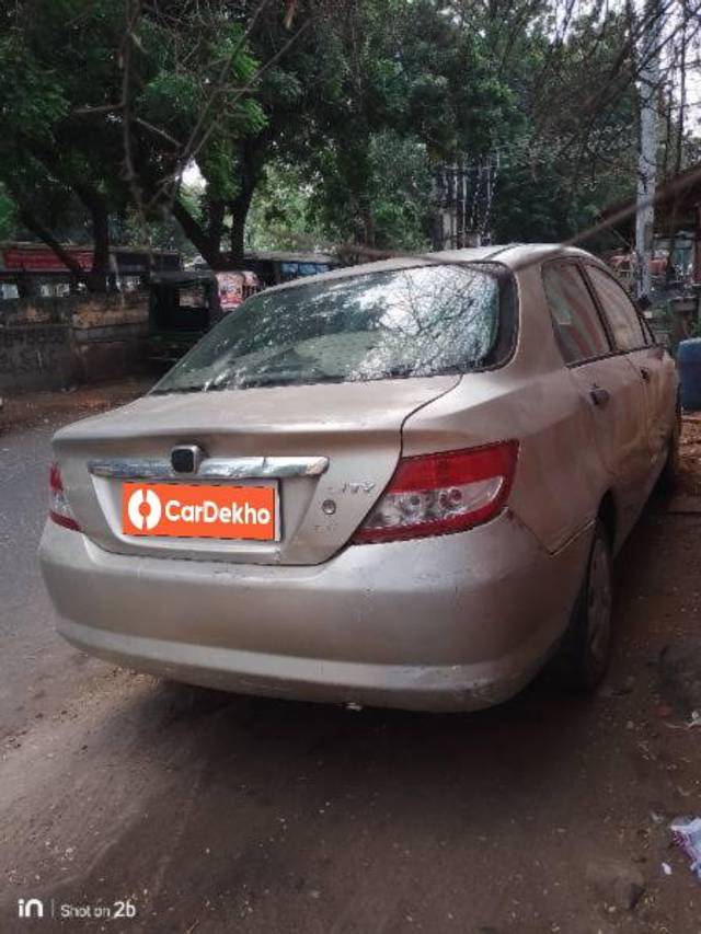 https://images10.gaadi.com/usedcar_image/3643745/original/processed_7cda5fb4-0789-4ac8-83fb-3bb9a84f2434.jpg?imwidth=6400
