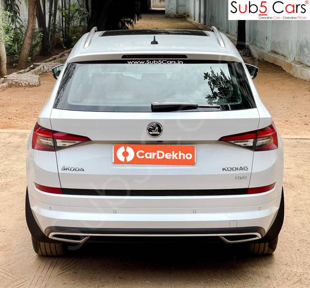 https://images10.gaadi.com/usedcar_image/3643781/original/processed_img2901937__usedcar_4_70641698487891_1698487904.jpeg?imwidth=6402
