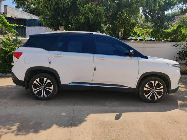 https://images10.gaadi.com/usedcar_image/3643789/original/img2901943__used_car_2901943_1698488308.jpg?imwidth=6401