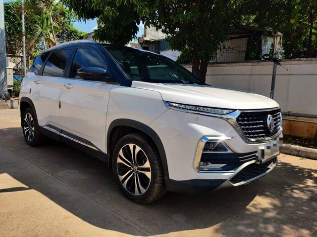 https://images10.gaadi.com/usedcar_image/3643789/original/img2901943__used_car_2901943_1698488310.jpg?imwidth=6400
